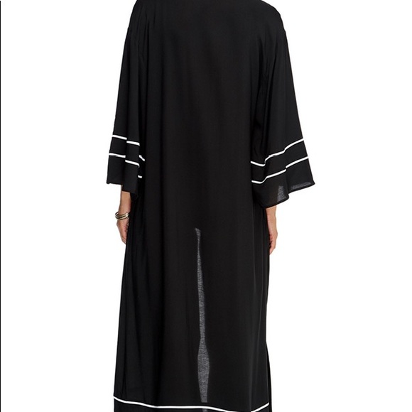 ❤️SOLD❤️ Jets Black and White Kimono - Picture 4 of 5